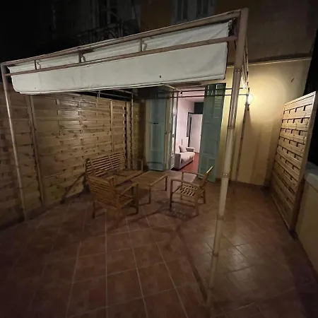 Grande Terrasse Au Calme