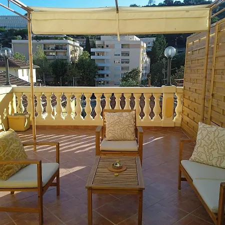 Grande Terrasse Au Calme Апартаменты *